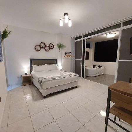 Bonsai Jacuzzi Suites Панглао Экстерьер фото