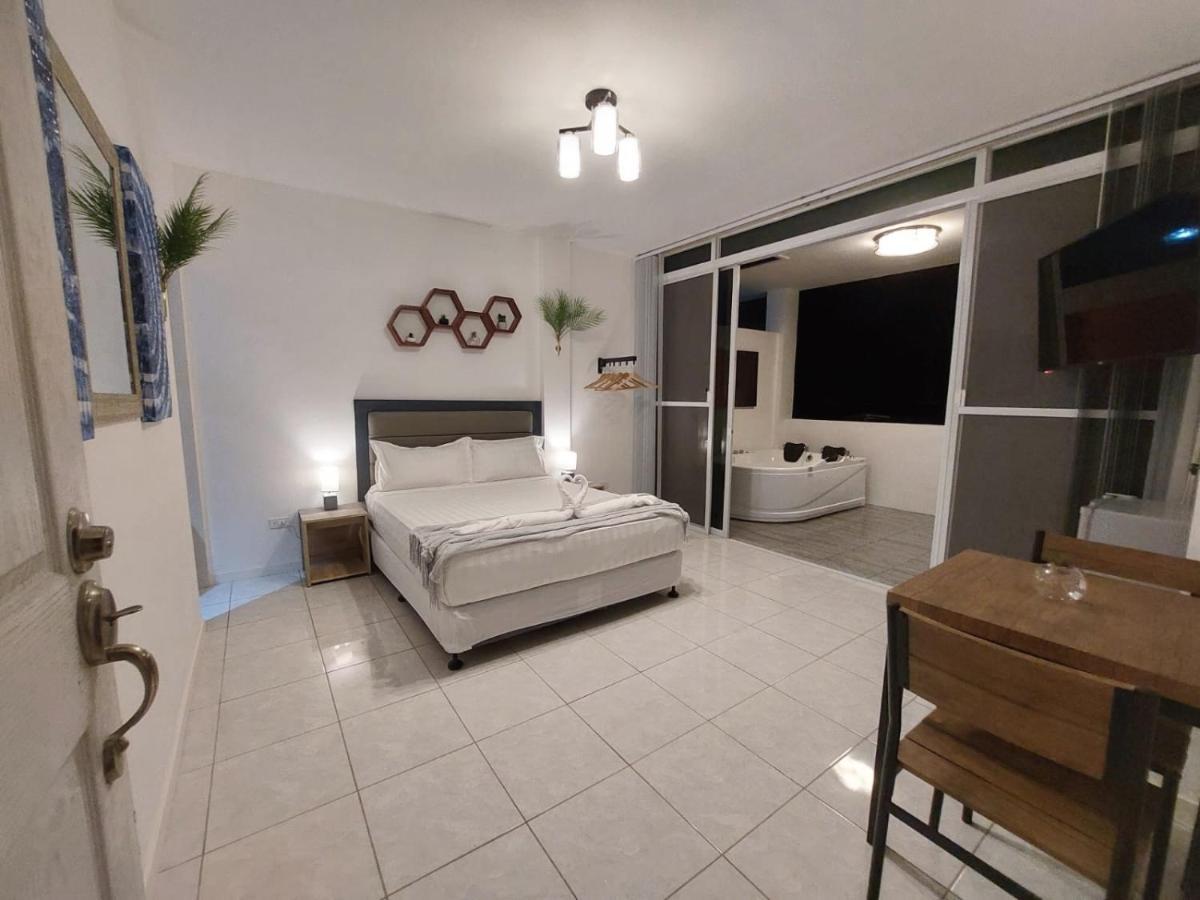 Bonsai Jacuzzi Suites Панглао Экстерьер фото