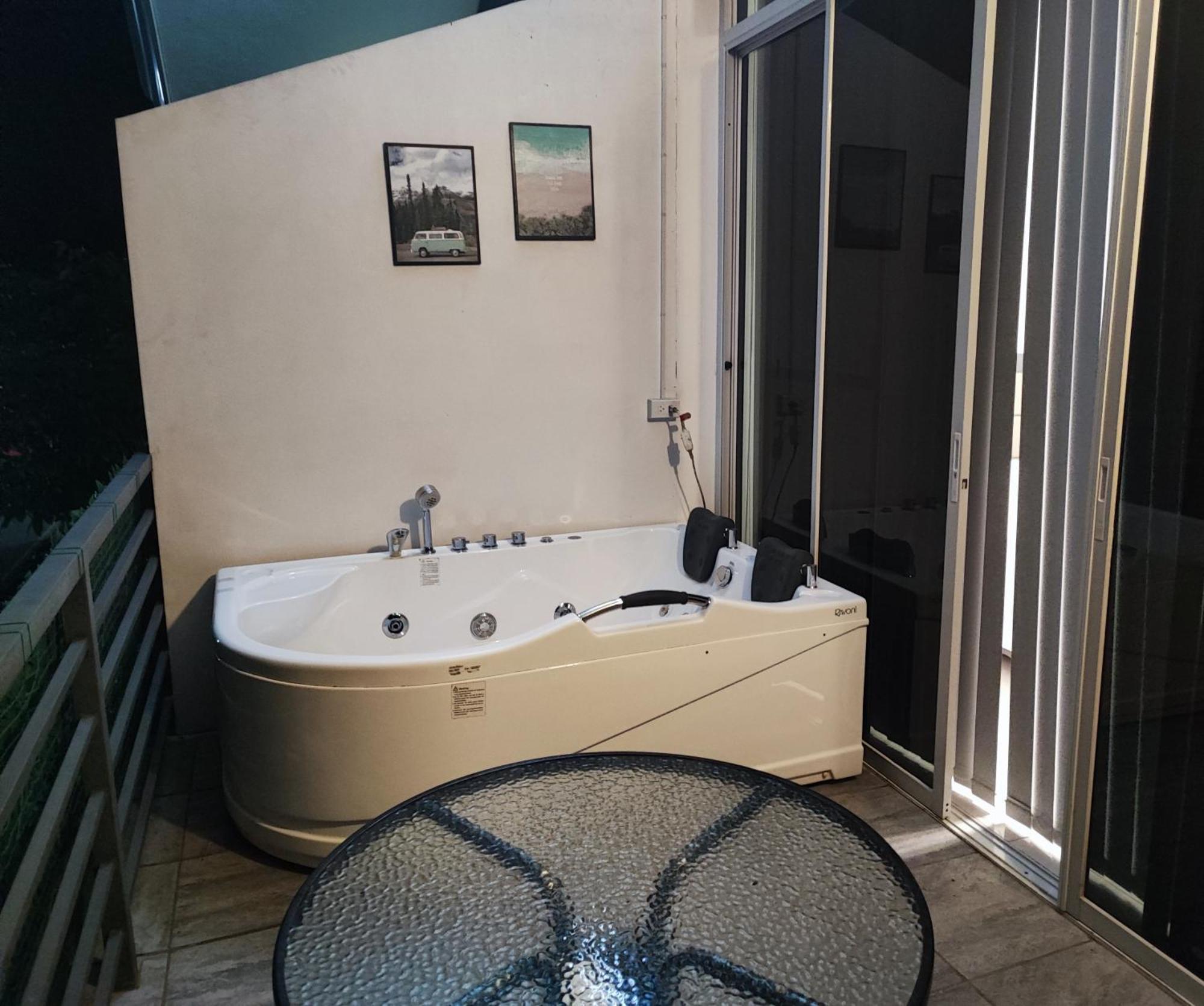 Bonsai Jacuzzi Suites Панглао Экстерьер фото