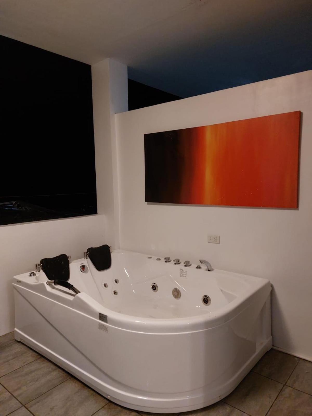 Bonsai Jacuzzi Suites Панглао Экстерьер фото