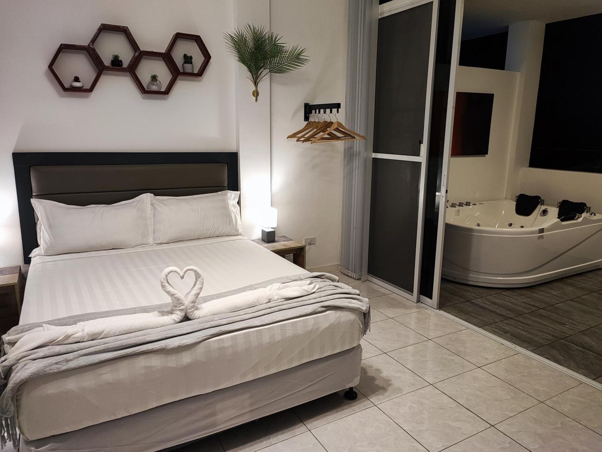 Bonsai Jacuzzi Suites Панглао Экстерьер фото